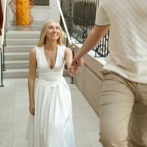 Elegant White Sleeveless Dress